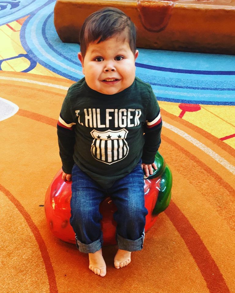 Hoje aos 5 anos de idade, Davi Miguel se prepara para retornar ao Brasil e continuar seu tratamento (Foto: Reprodução)